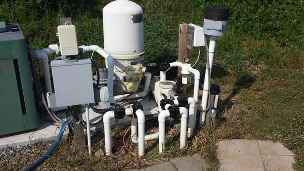 Backwashing Sand and DE Swimming Pool Filters