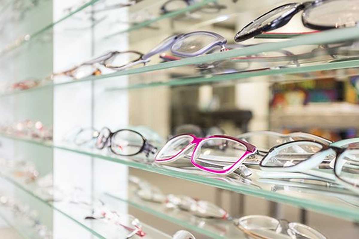 How to Measure an Eyeglass Frame