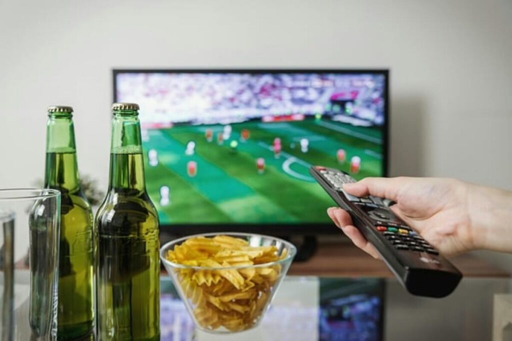 IPTV Premium vs. Traditional Cable A Comparison - Ultimate 7 Advantages